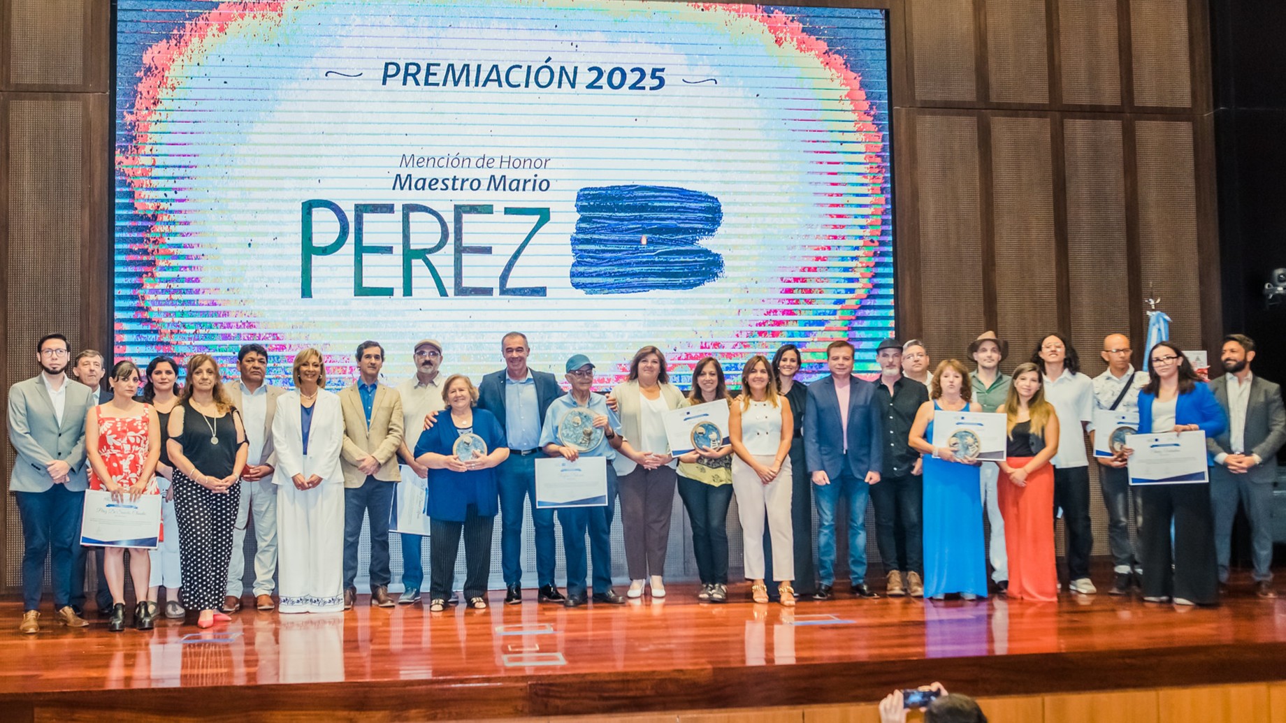 En un emotivo acto encabezado por el vicegobernador Fabián Martín, se llevó a cabo la entrega de premios del concurso Mención de Honor “Maestro Mario Pérez”.