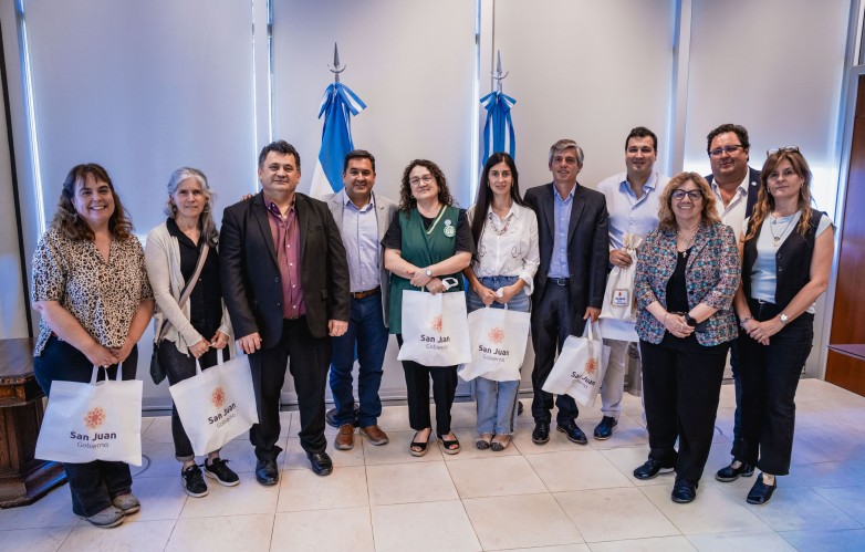 El Ministerio de Educación realizó el cierre provincial del Programa de Mentorías de Proyectos, una iniciativa que vincula a escuelas técnicas con empresas líderes del país para acompañar el desarrollo de proyectos aplicados y fortalecer la inserción laboral de los estudiantes.