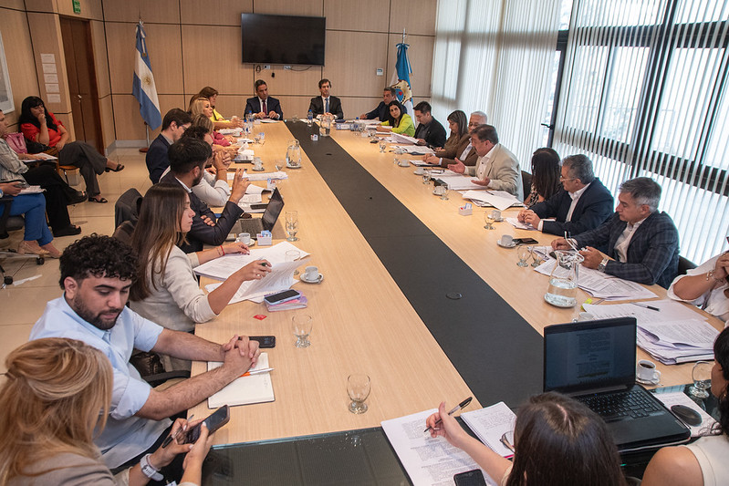Los legisladores de las comisiones de Justicia y Seguridad; Legislación y Asuntos Constitucionales (LAC); y Obras y Servicios Públicos se reunieron para abordar diversos asuntos.