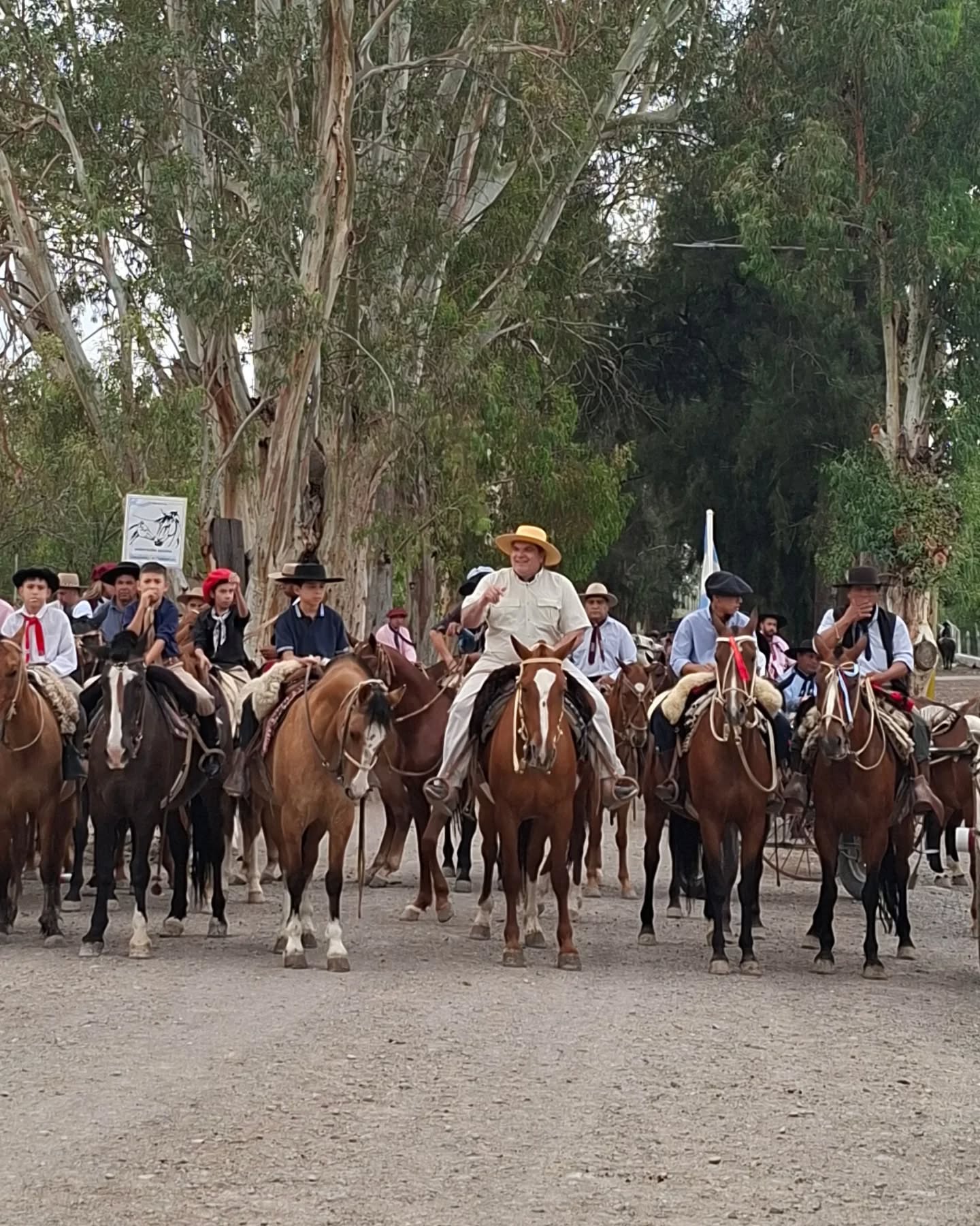Durante el fin de semana el intendente Alfredo Castro participo de  una nueva edición de la tradicional Cabalgata Camino del Huarpe, una celebración que une  historia,sus raíces y a toda la comunidad de Sarmiento.