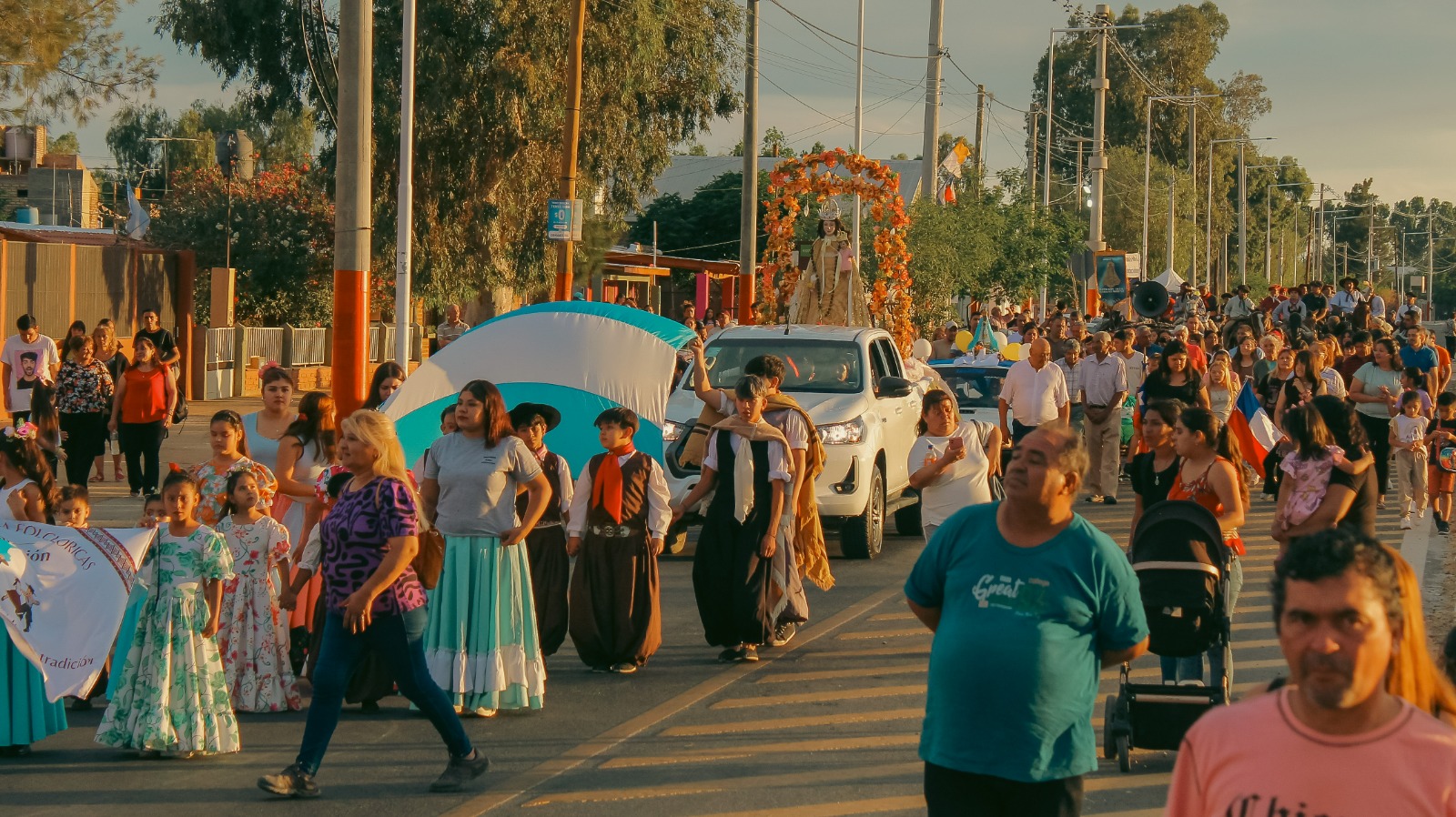 En una tradicion de fe que une a toda la comunidad,la intendenta de Chimbas,Daniela Rodriguez,estuvo presente  en el cierre de la Novena y Procesión de la  Virgen de Andacollo, patrona del departamento.