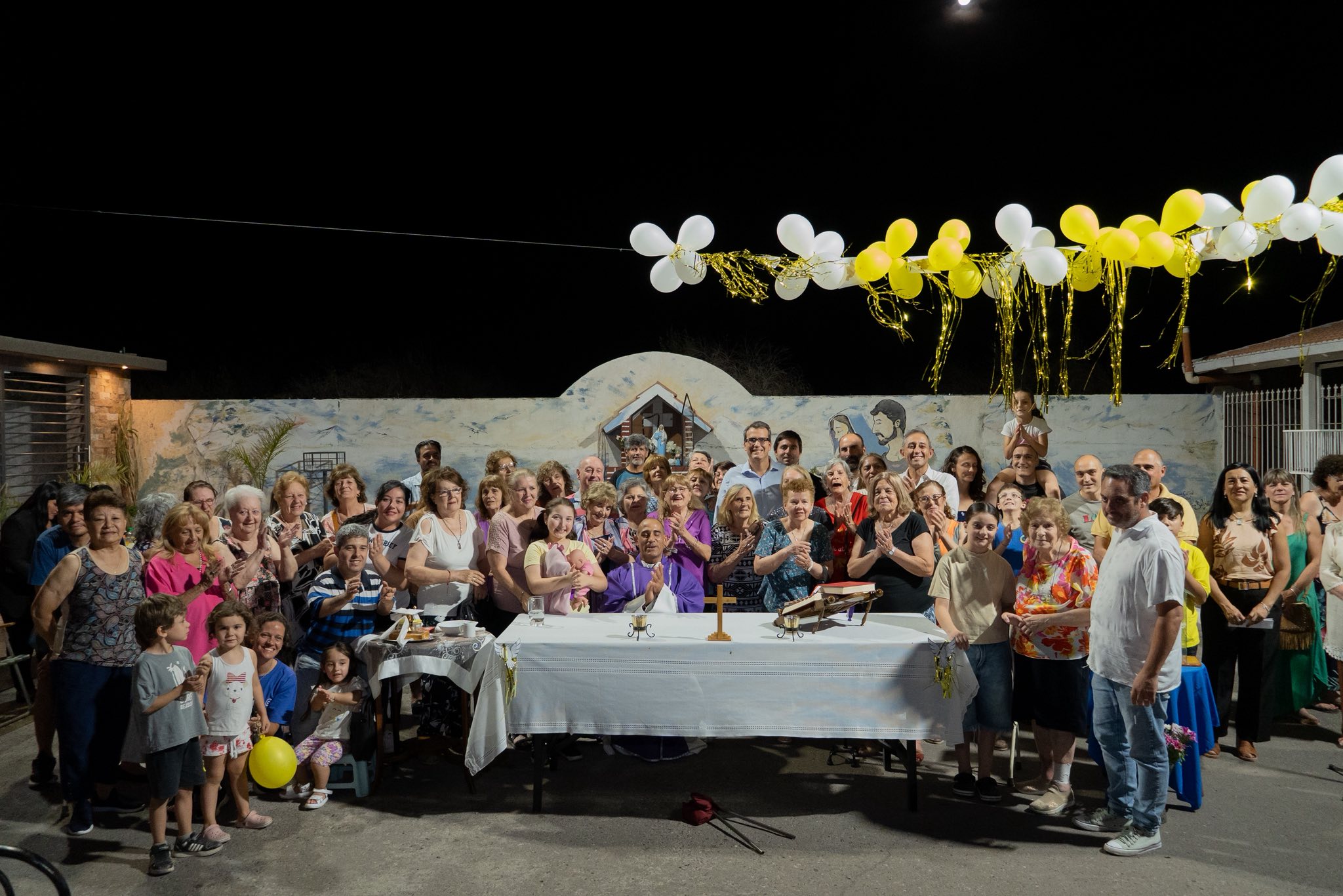 El intendente de Rawson,Carlos Munisaga,acompaño los festejos de los 50 años del Barrio Mendoza junto a sus vecinos y vecinas