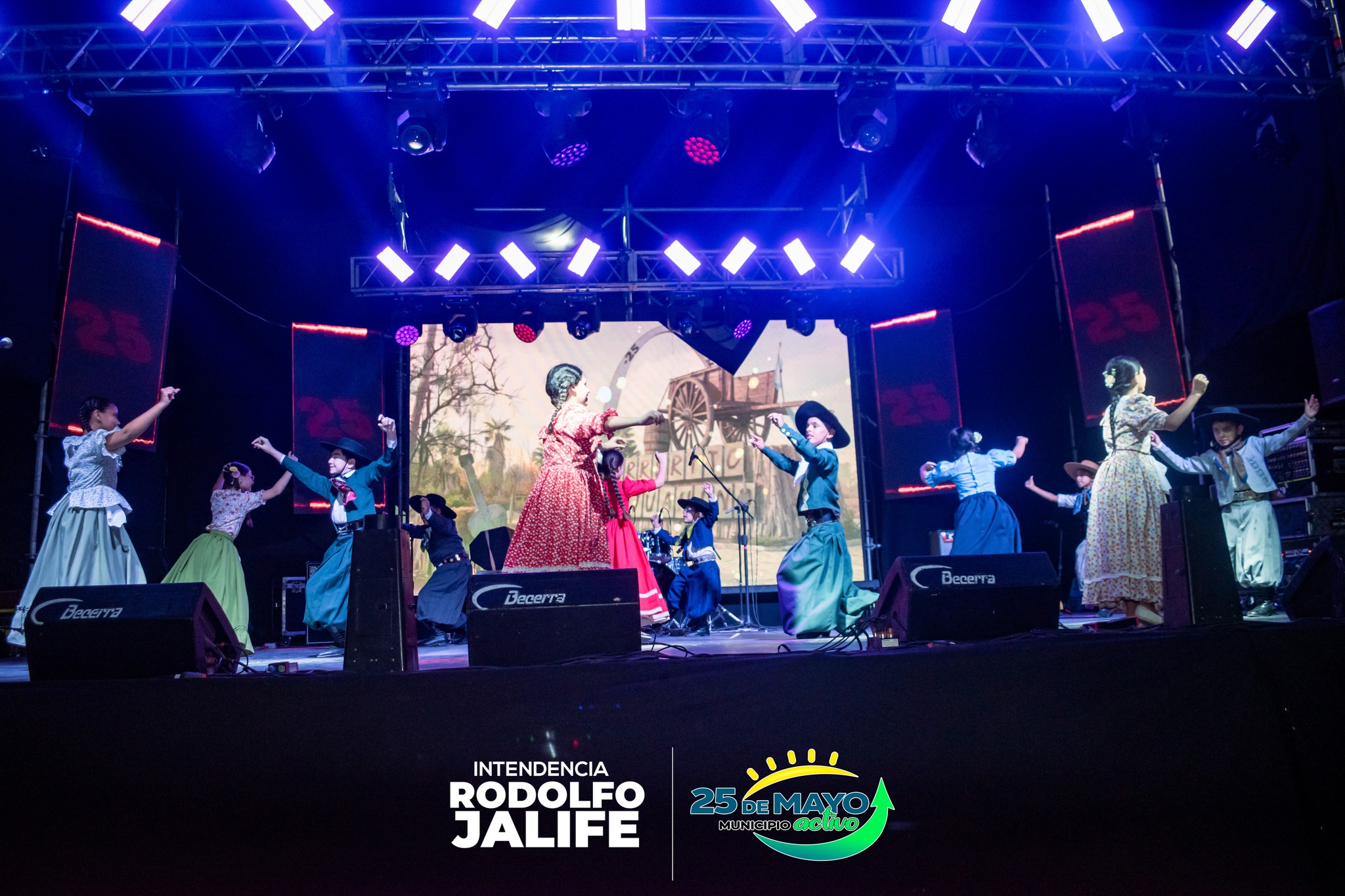25 de Mayo vivió tres noches mostrando las raíces de su pueblo en la Fiesta Provincial del Carrerito.