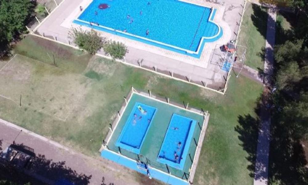 La Municipalidad de San Martín informa que el Camping Municipal ya se encuentra habilitado para disfrutar de una nueva temporada de verano, ofreciendo un espacio ideal para el descanso, el encuentro y la recreación al aire libre.