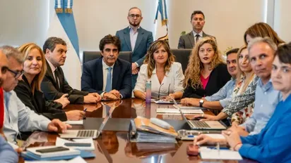El Gobierno de San Juan y los gremios docentes UDAP, UDA y AMET concretaron una nueva reunión en el marco de la paritaria 2025, que pasó a cuarto intermedio.