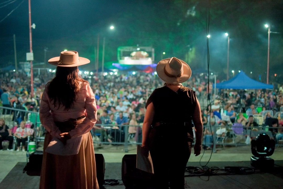 San Martín se prepara para vivir una nueva edición de la Fiesta del Syrah y la Jarilla 2026, una celebración que reúne lo mejor de la identidad local en un entorno natural único.