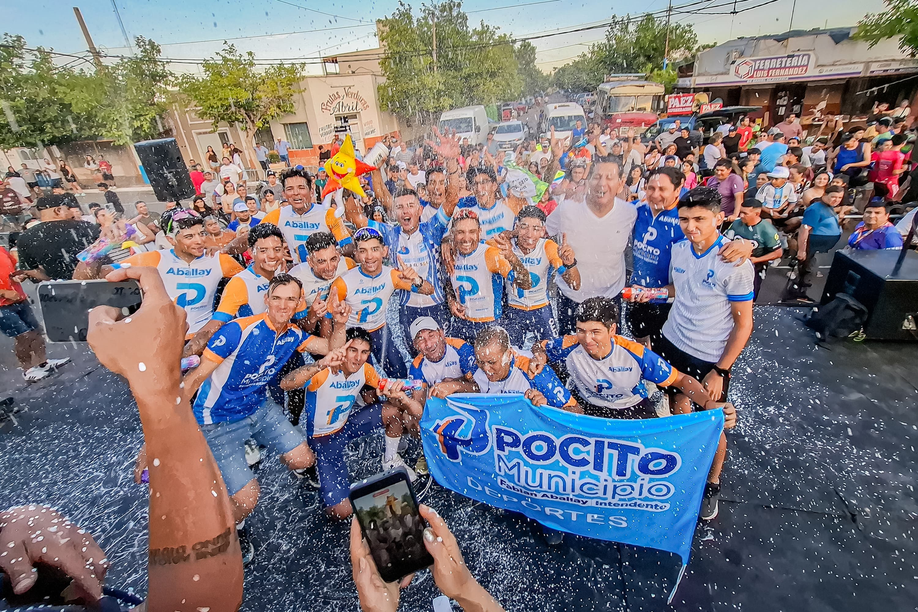 Pocito fue el epicentro de la última etapa del  Giro del Sol , que quedó en manos de  Gerardo Tivani , mientras que la clasificación general fue para  Leandro “Colo” Velardez