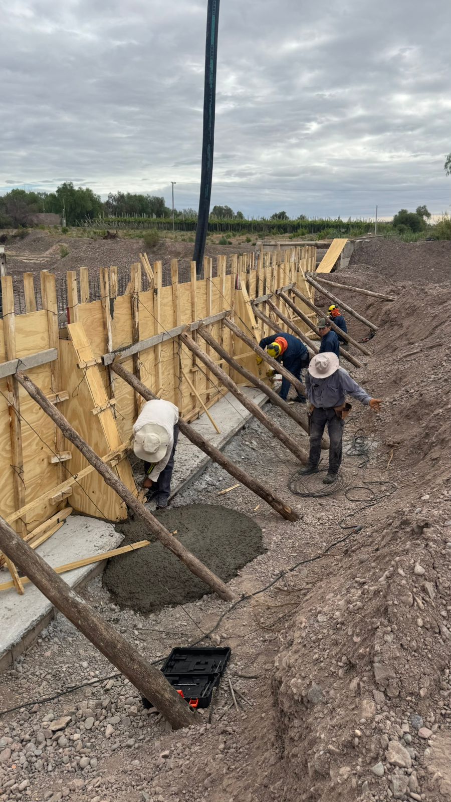 Supervisan obras en el Canal Albardón tras la crecida