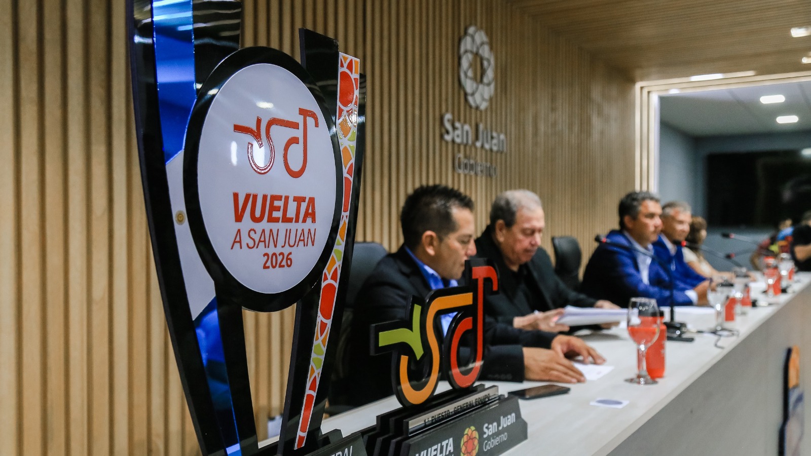 En el Estadio Aldo Cantoni, se realizó la presentación de la 41ª edición de la Vuelta a San Juan