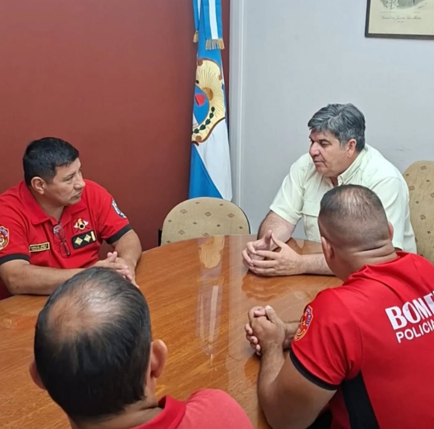 El Intendente Alfredo Mario Castro  de Sarmiento recibió a autoridades del Cuerpo de Bomberos con el objetivo de avanzar en la construcción del nuevo destacamento en nuestro departamento.