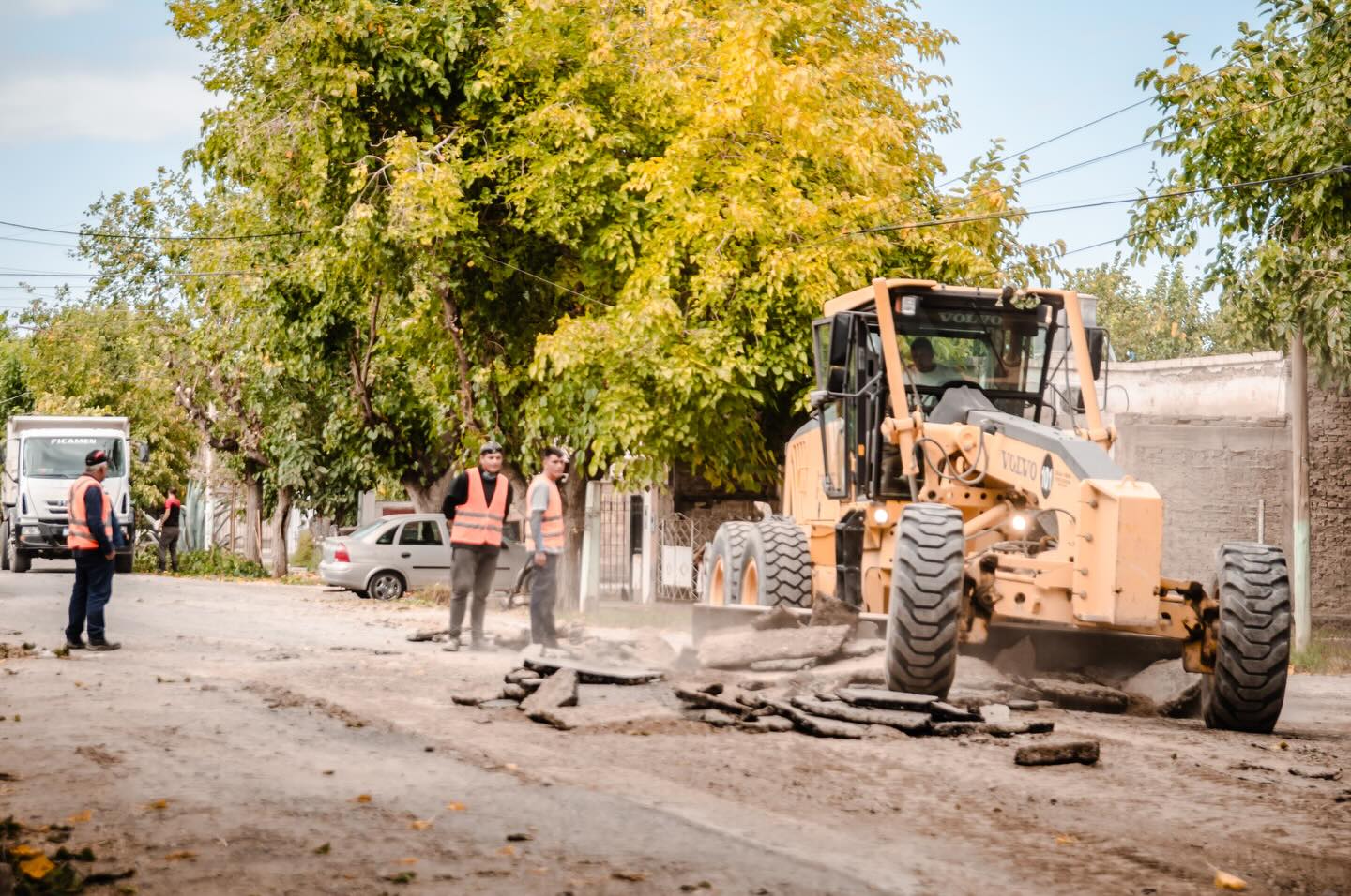 La DPV desembarco en Caucete y la intendenta Romina Rosas, celebró el inicio de los trabajos de pavimentación que se realizaran en el departamento.
