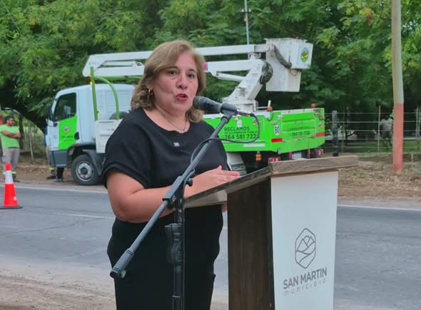 Con mas obras de iluminación, la gestión de la intendenta, Analía Becerra, busca no  solo cambiar la imagen de un lugar,sino trabajar en obras concretas, de las que se usan todos los días por las calles del departamento.