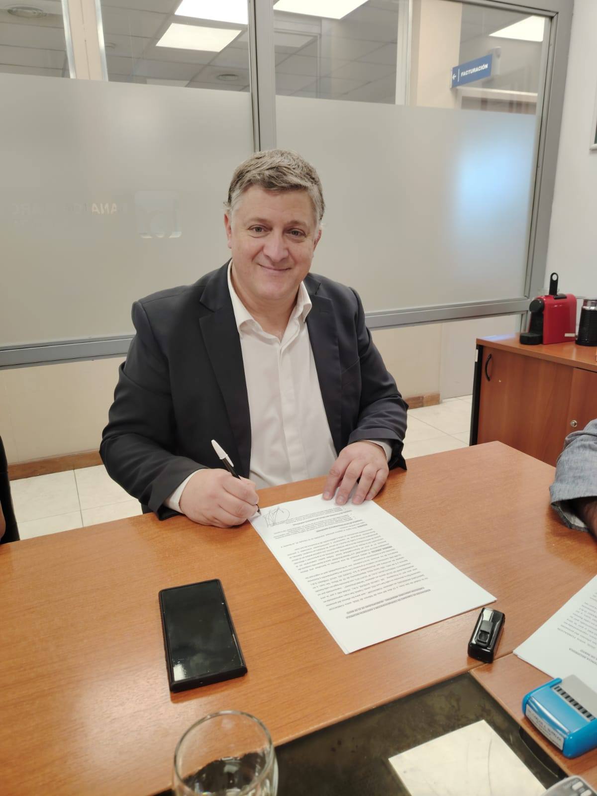 El intendente Rodolfo Jalife,de 25 de Mayo, junto a la Secretaria de Turismo y Cultura Gladys Otiñano, firmaron un importante convenio con la Fundación Sanatorio Argentino.