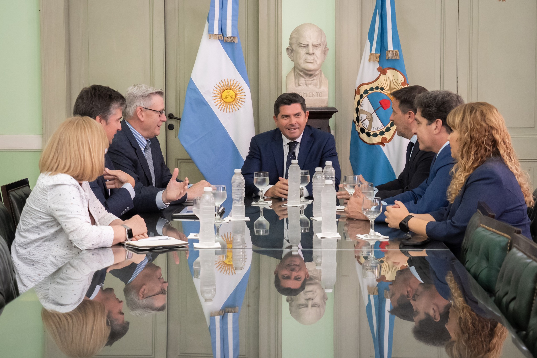 El Gobernador de la provincia Marcelo Orrego recibió en la Casa de San Juan en Buenos Aires al CEO de Vicuña Corp. en Argentina, Ron Hochstein, y José Morea, Country Director de la compañía