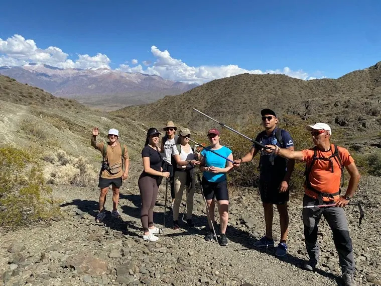 Sarmiento se prepara para vivir otra jornada de trekking al Cerro de la Cruz en Pedernal