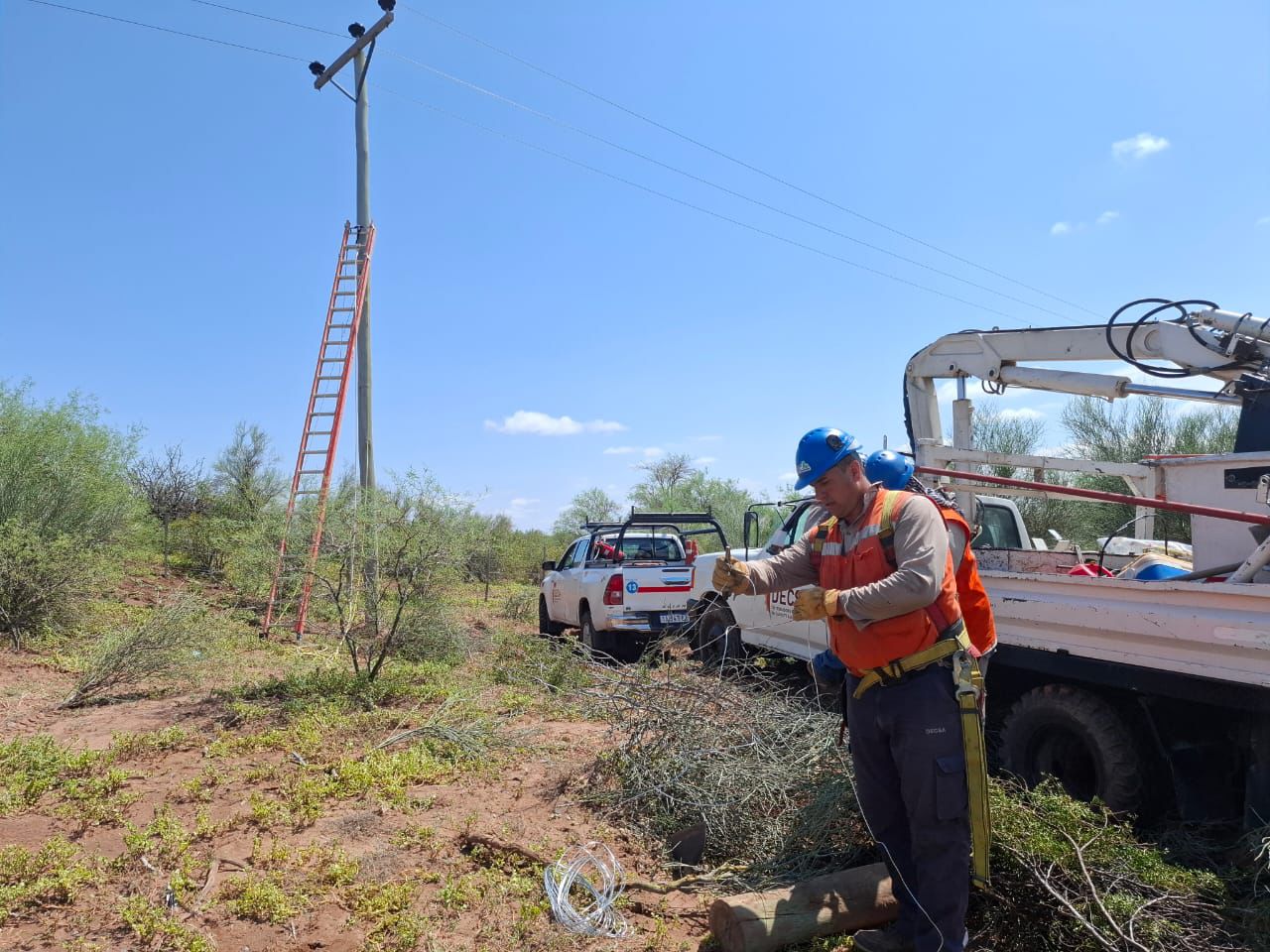 Sosteniendo el servicio  en condiciones adversas se dio a conocer la informacion sobre la respuesta operativa que DECSA está ofreciendo, ante la emergencia climática de las zonas más afectadas en Caucete.