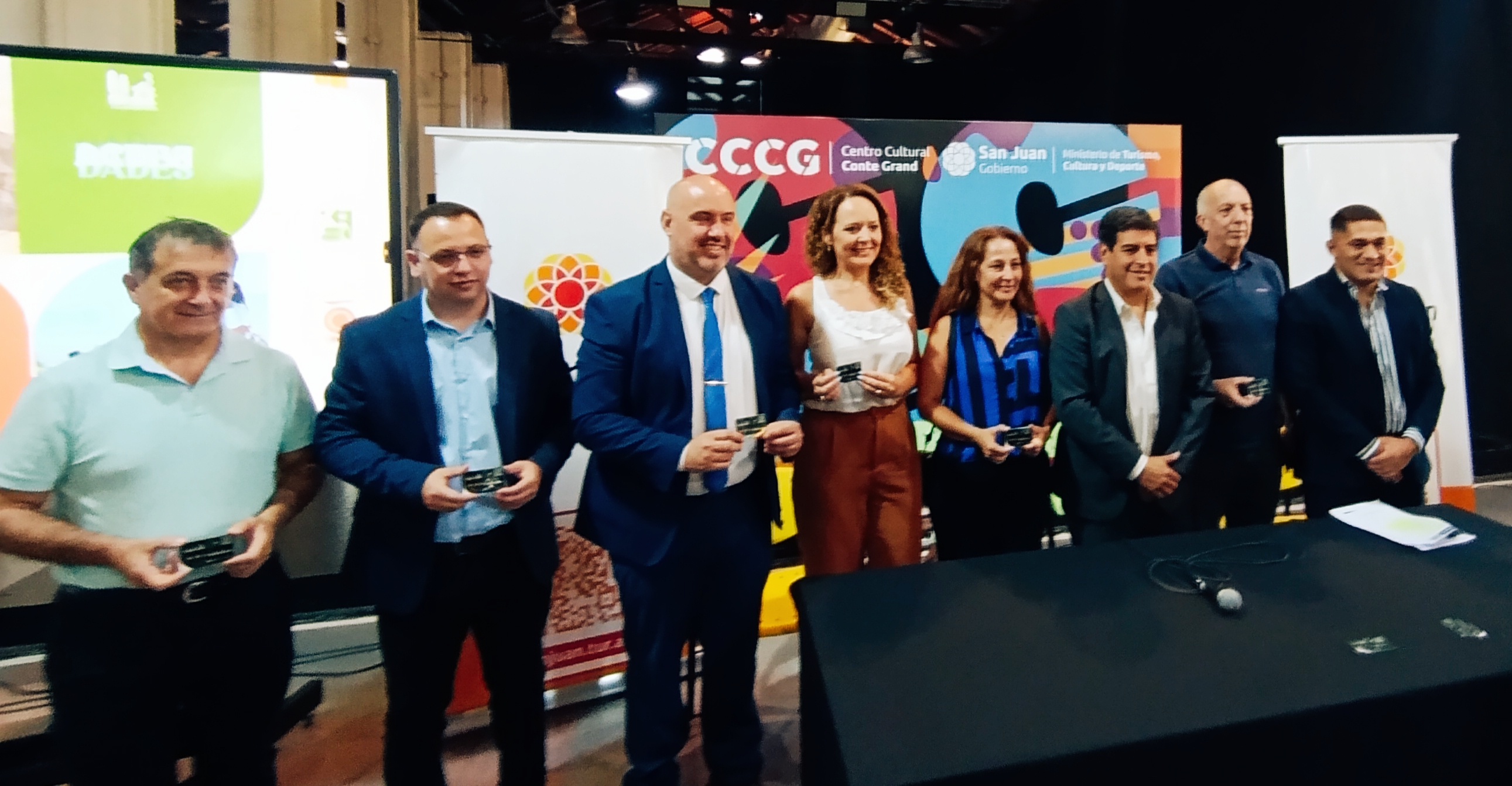 El Ministro de Turismo, Cultura y Deporte,Guido Romero hizo la presentación de una tarjeta especial de descuentos para turistas que visiten el Valle.