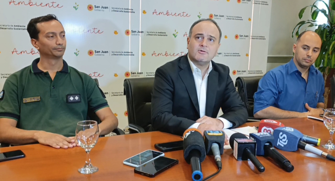 El Secretario de Ambiete de la Provincia de San Juan,Federico Rios,  brindó detalles sobre los recientes operativos que permitieron avanzar en la desarticulación de redes de tráfico ilegal de fauna tanto provinciales como nacionales, una problemática que impacta directamente en la biodiversidad y en el equilibrio de los ecosistemas regionales.