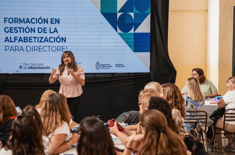 Más de 200 directores participaron del cierre de una formación en gestión