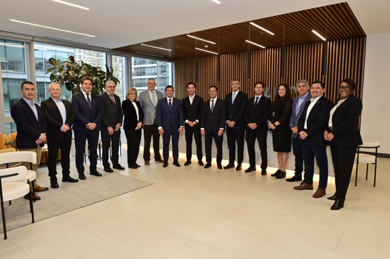 Marcelo Orrego se reunió en Vancouver con autoridades de Fluor y conoció el modelo 3D del proyecto minero Vicuña