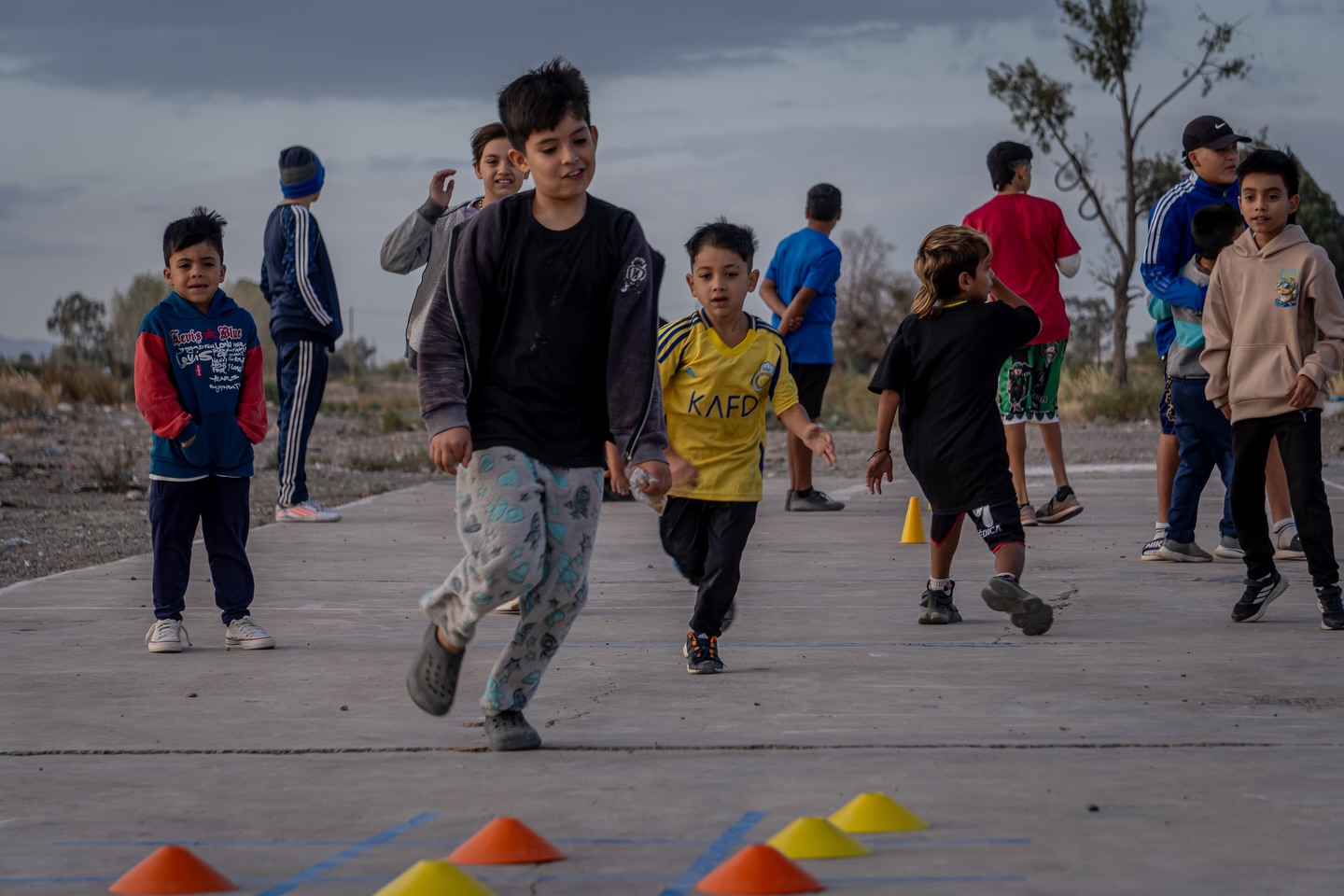 En el marco del programa Pocito en Movimiento , entre juegos y sonrisas en el Lote Hogar 27,los chicos  y chicas  de zona norte disfrutaron de una tarde llena de actividades.