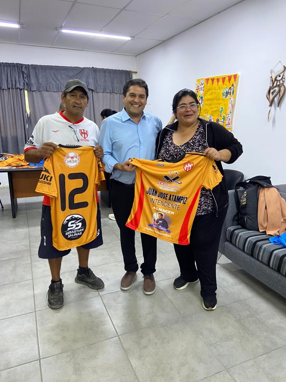 El intendente José Atampiz,realizo la entrega de ayuda económica y de indumentaria deportiva a los clubes que participan del campeonato de la Liga Sanjuanina.