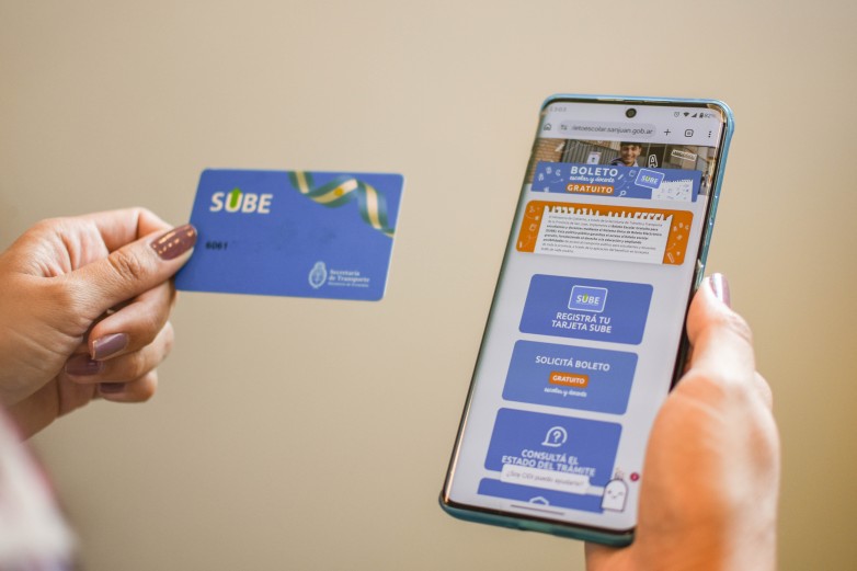 El Ministerio de Gobierno aclaró las dudas acontecidas por los ciudadanos en torno al trámite para recibir el Boleto Escolar y Docente Gratuito, en lo referido a cómo se confirma el mecanismo que permite viajar en colectivo sin costo.