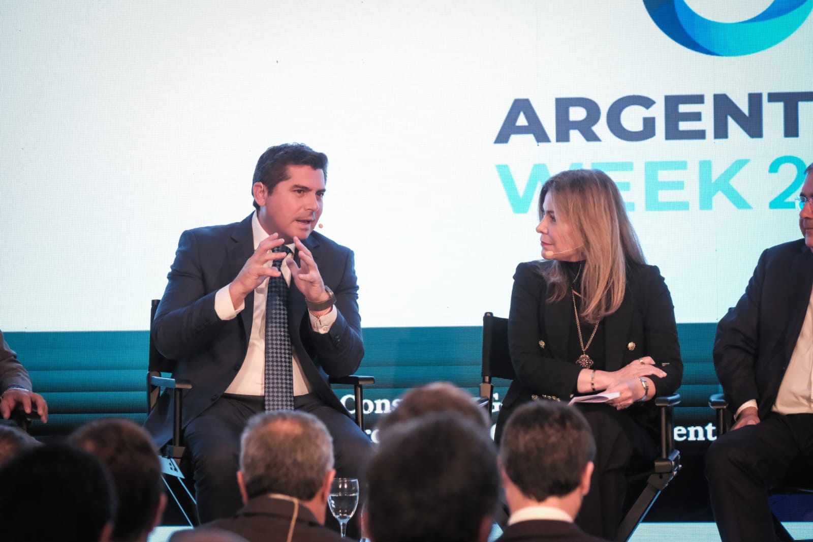 El gobernador Marcelo Orrego,participó en uno de los paneles de las mesas de diálogo organizadas por IDEA en el Consulado Argentino en Nueva York, actividad que marcó el cierre de la agenda de Argentina Week 2026.