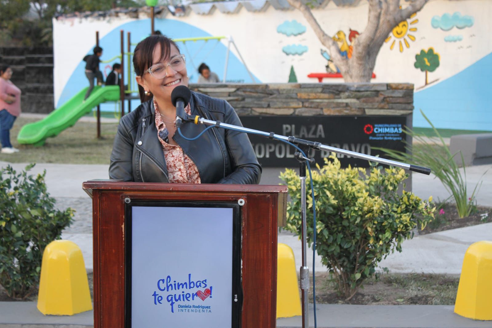 Después de años de espera, finalmente el Barrio Dr. Leopoldo Bravo de Chimbas, disfruta de su nueva plaza y la iluminación LED