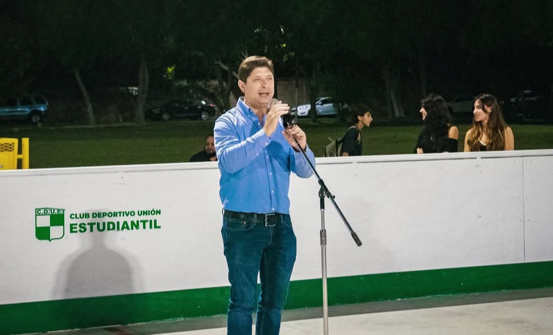 El intendente Juan Jose Orrego de Santa Lucia,acompañado por el vice gobernador,Fabian Martin,acompaño   la inauguración de la nueva pista de hockey sobre patines del Club Deportivo Unión Estudiantil
