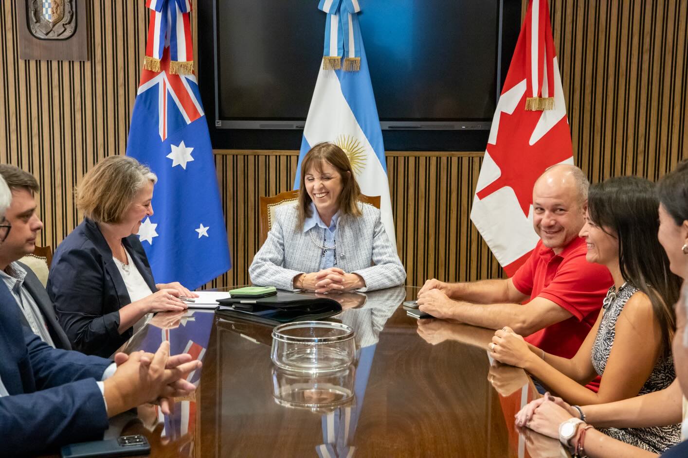 La intendenta de la Ciudad de San Juan,Susana Laciar,recibio la visita de los embajadores de Canadá y Australia