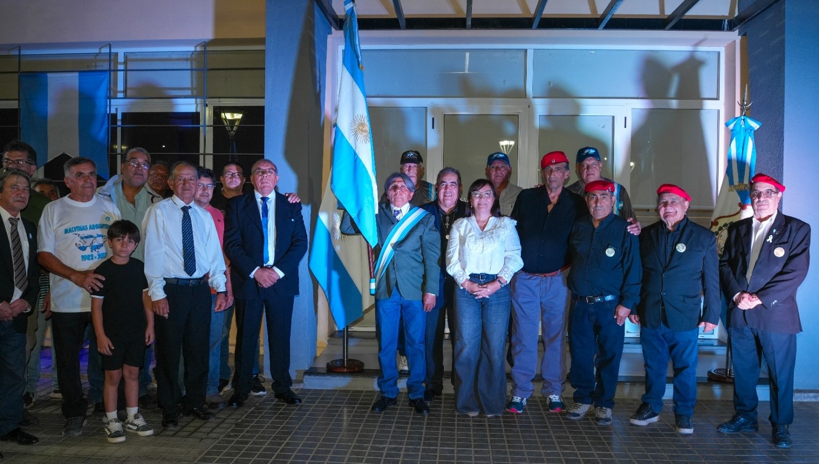 Por el Honor,Gloria y Memoria Eterna,a la medianoche del 2 de abril, los chimberos se unieron para honrar con profundo respeto a nuestros héroes de Malvinas.
