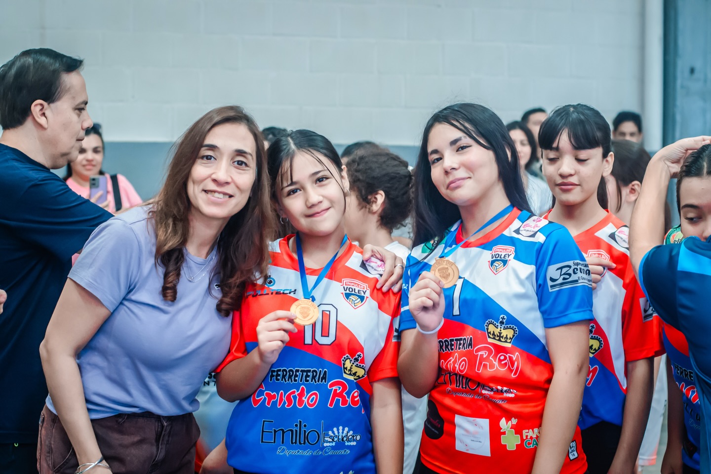 La intendenta Romina Rosas de Caucete se hizo presente en el  encuentro de minivóley en el CEDEMU Inclusivo Roberto Leglise