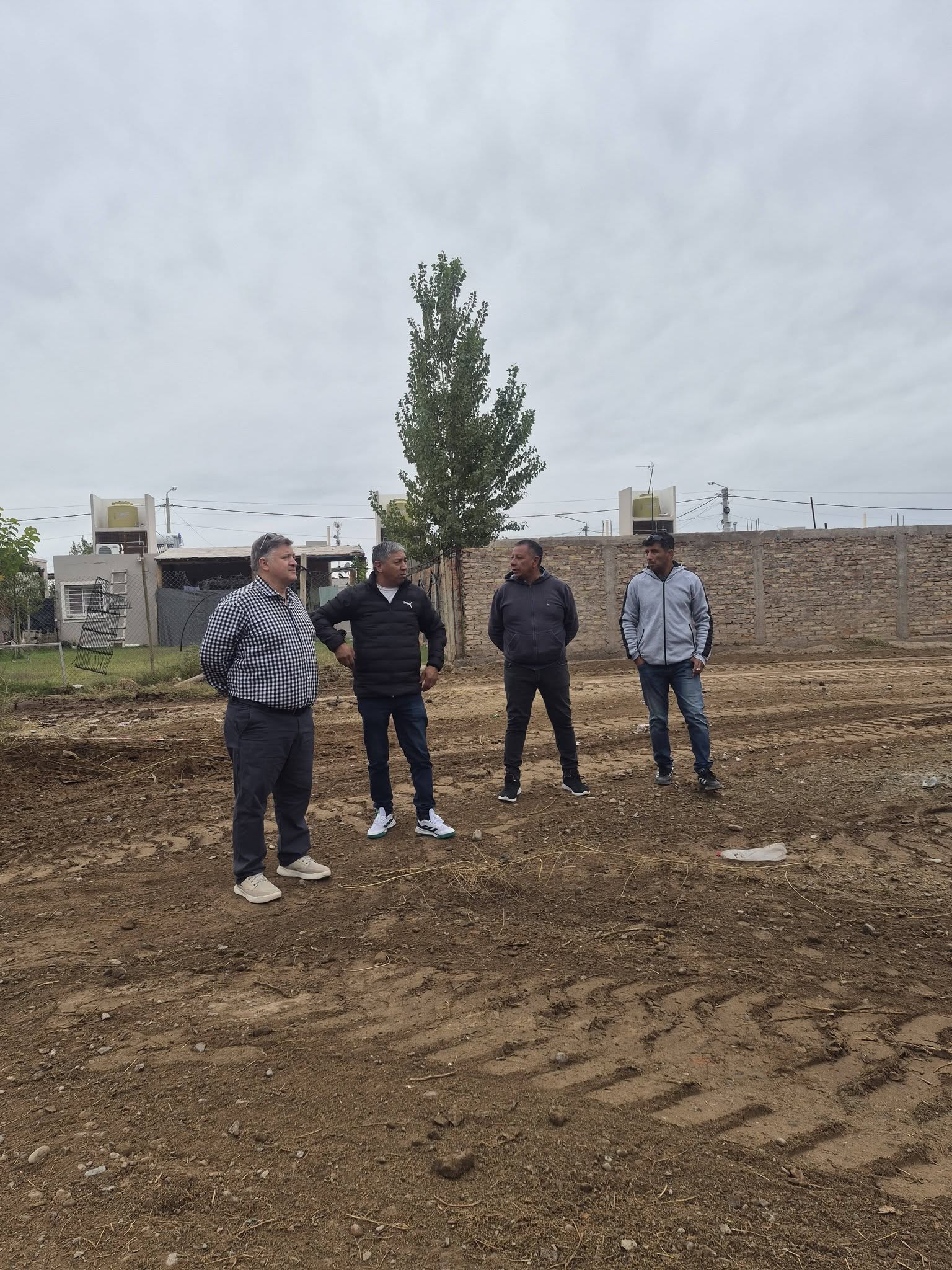 El intendente Rodolfo Jalife,se hizo presente en el comienzo del  operativo de limpieza en el terreno del ex Barrio Salvador Tejada