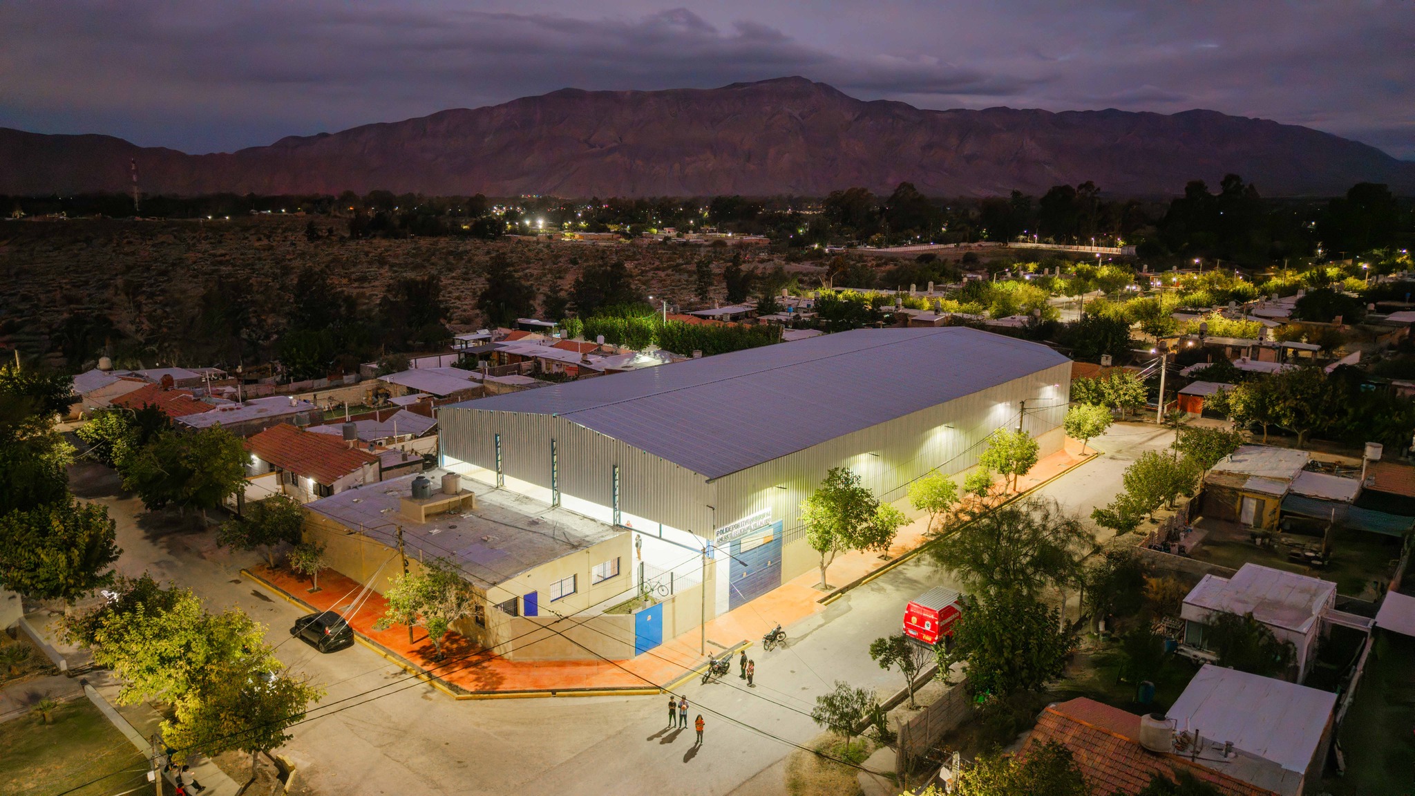 Zonda estrena nuevo polideportivo y el gobernador Marcelo Orrego estuvo presente en  la inauguración de este espacio que   clave para el deporte en el departamento.