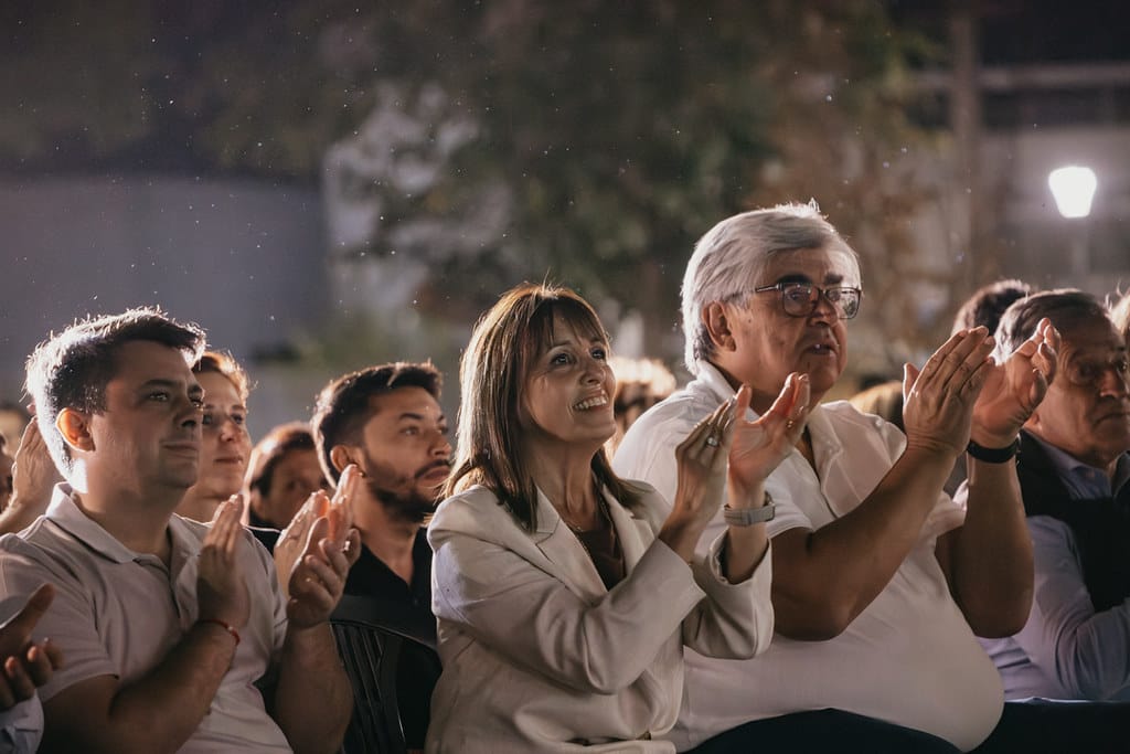A través de la Subdirección de Personas con Discapacidad,Capital, llevó adelante un emotivo Vía Crucis en la Plaza Hipólito Yrigoyen, tradicionalmente conocida como Plaza de la Joroba.