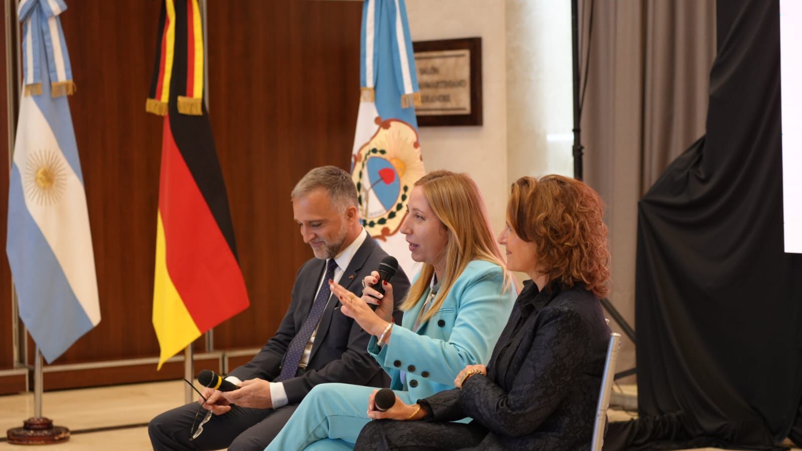 El Ministerio de Gobierno encabezó la presentación del Sistema Dual alemán en la provincia de San Juan, un modelo de formación profesional novedoso para el país, que cuenta con el respaldo del Consulado de Alemania en Mendoza, la Cámara de Comercio Argentino-Alemana (AHK) y el acompañamiento de la empresa Siemens.